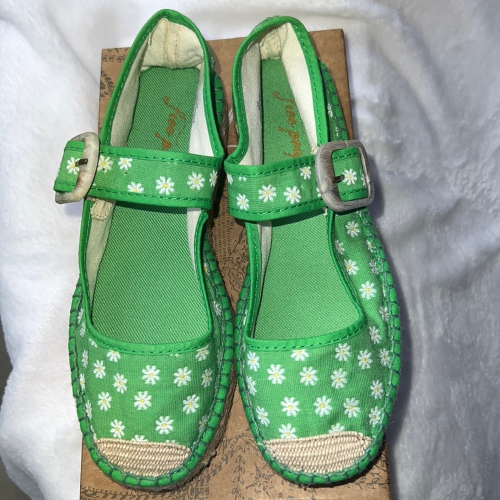 BNIB Free People Surfside Daisy Mary Janes